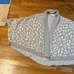 New Directions Light Gray Leopard Print Poncho